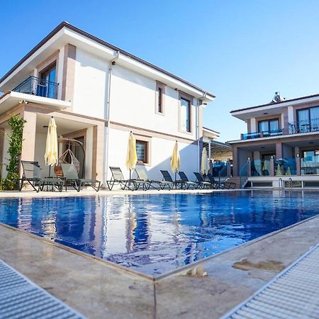 Rota Seaside Otel Cunda Екстериор снимка